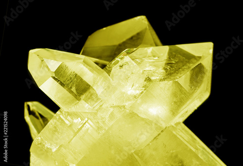 Yellow citrine crystals on ...