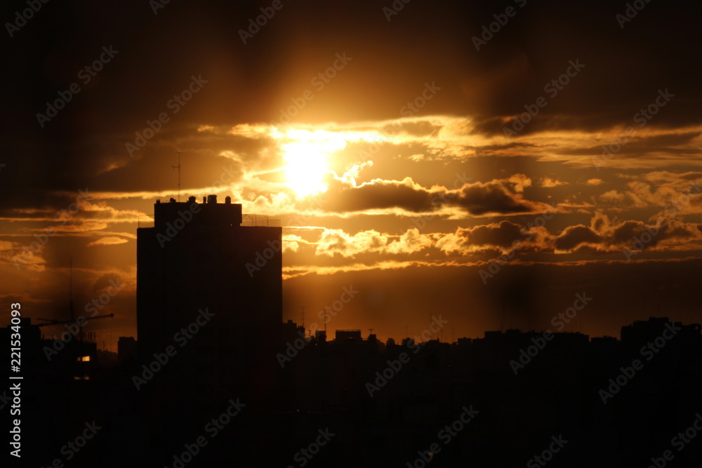 Edificio en el atardecer Edificio en el atardecer