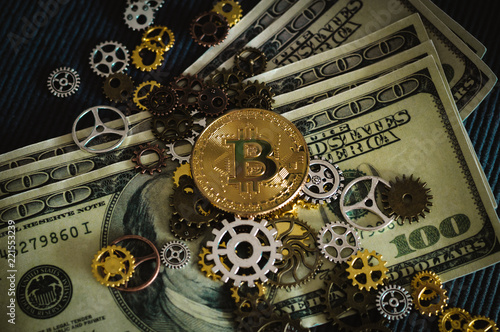 bitcoin and dollar © borispain69