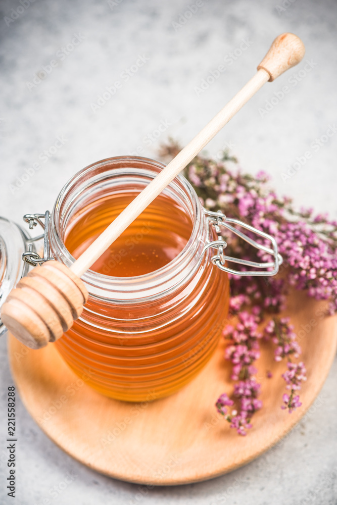 Fototapeta premium Jar with honey and fresh flowers