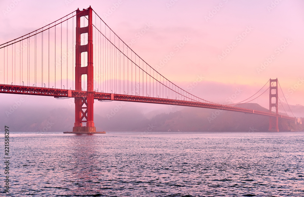 Naklejka premium Golden Gate Bridge at sunrise, San Francisco, California