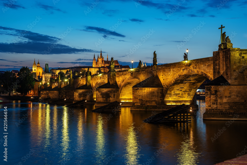 Obraz premium Illuminated Charles Bridge