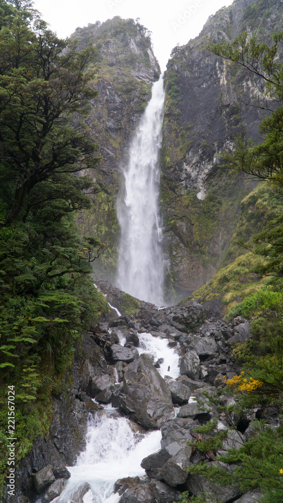 Obraz premium Devils Punchbowl Waterfall in Arthur´s Pass, New Zealand