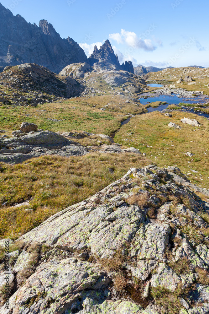 Vue de la Vésubie et du lac Balaour dan sle Mercantour