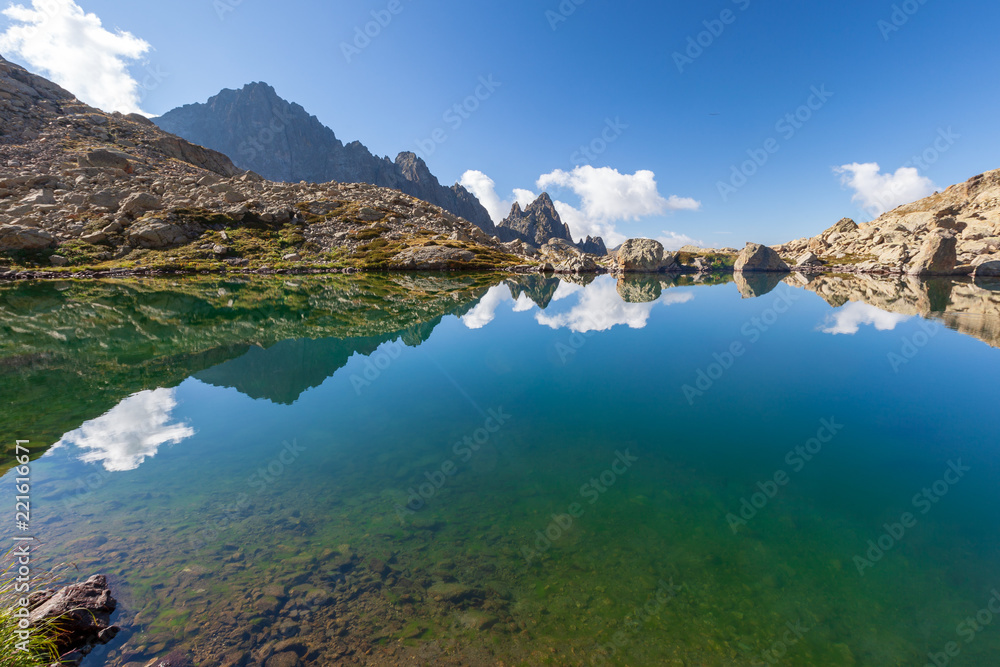 Vue du Lac Balaour dans le Mercantour