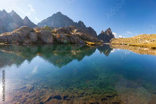 Obraz na płótnie Vue du Lac Balaour et du mont Ponset dans le Mercantour w salonie