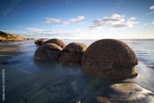 Obraz na plátně Early Morning On Famous Moeraki Boulders, Koekohe beach,Otago, South Island, New
