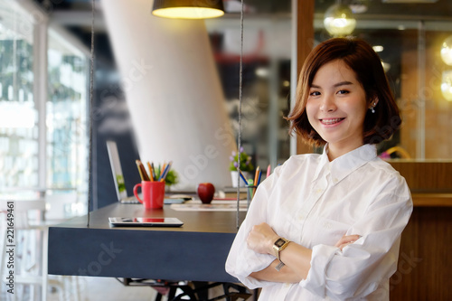 asian working woman with smile on face in modern office.