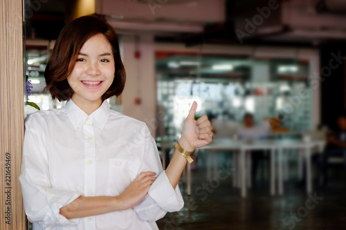 asian working woman with smile on face in modern office.