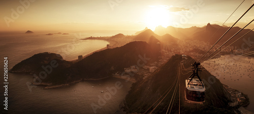 Photo Cable car to sugarloaf mountain and panorama of Rio de Janeiro at sunset