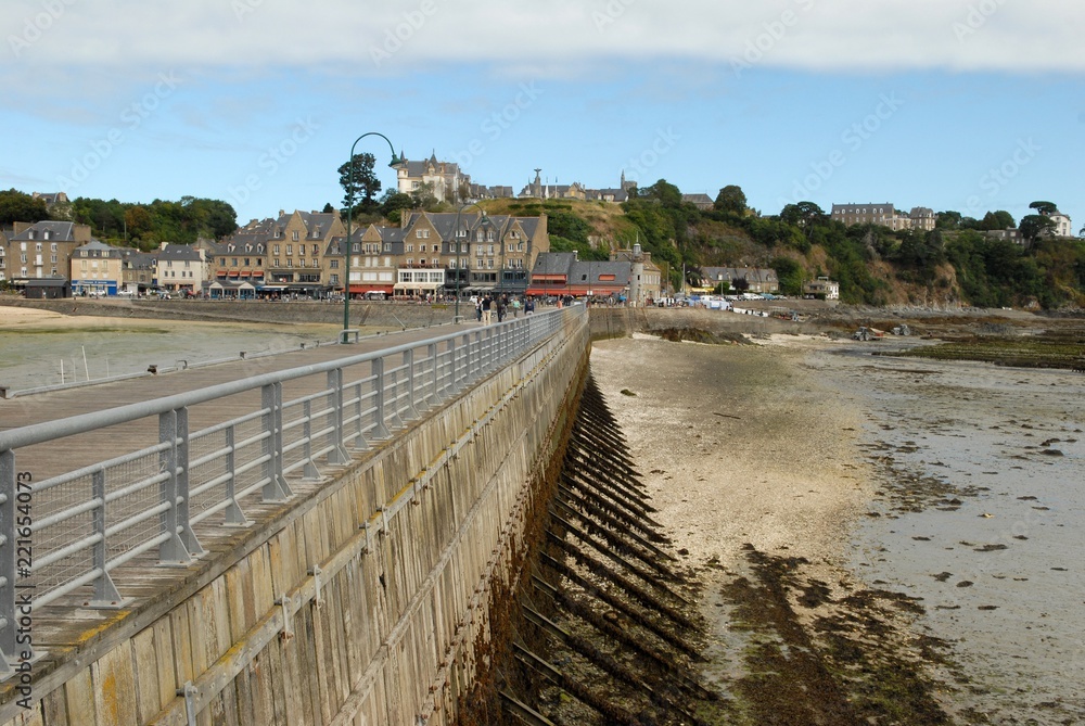 Cancale vue de la jetée