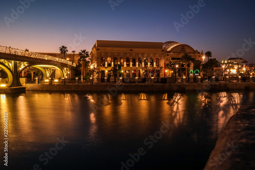 Canvas Print Beautiful lights at sunset - Dubai parks riverland