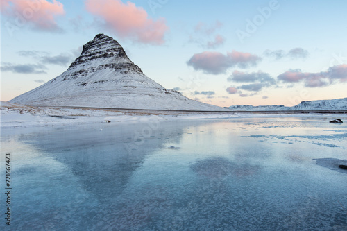 Sławna Kirkjufell góra w zimie, Iceland