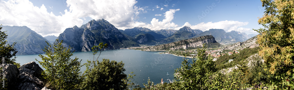 Obraz premium Panoramica del Lago di Garda