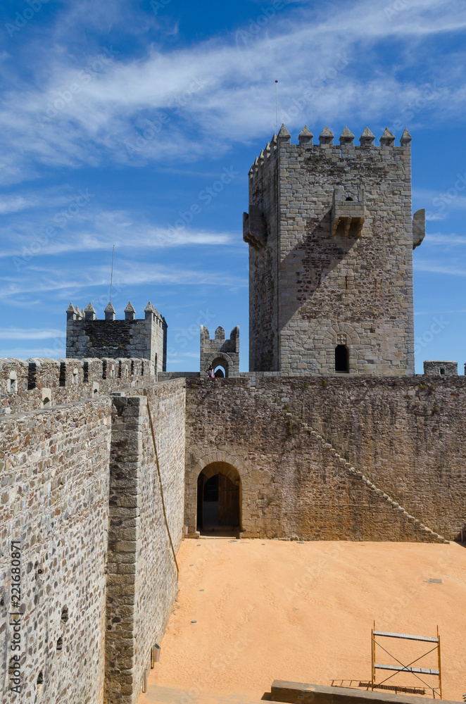 En la muralla del Castillo de Sabugal Distrito de Guarda, Portugal.