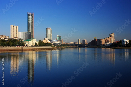 Buildings of the city of Yekaterinburg on the river bank © kos1976