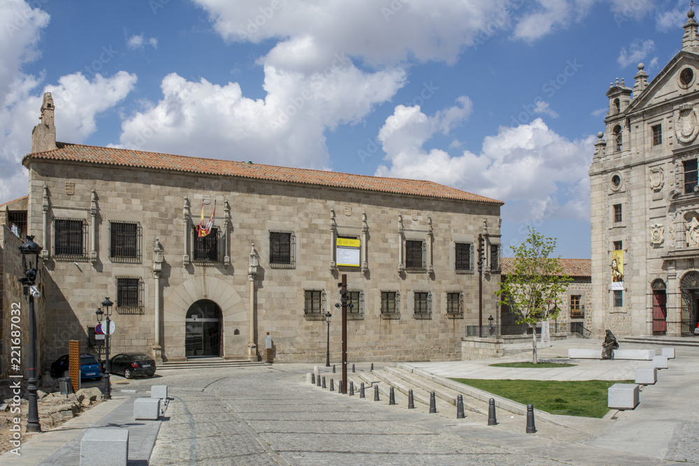 Fachada principal del Palacio Nuñez Vela en Ávila, España