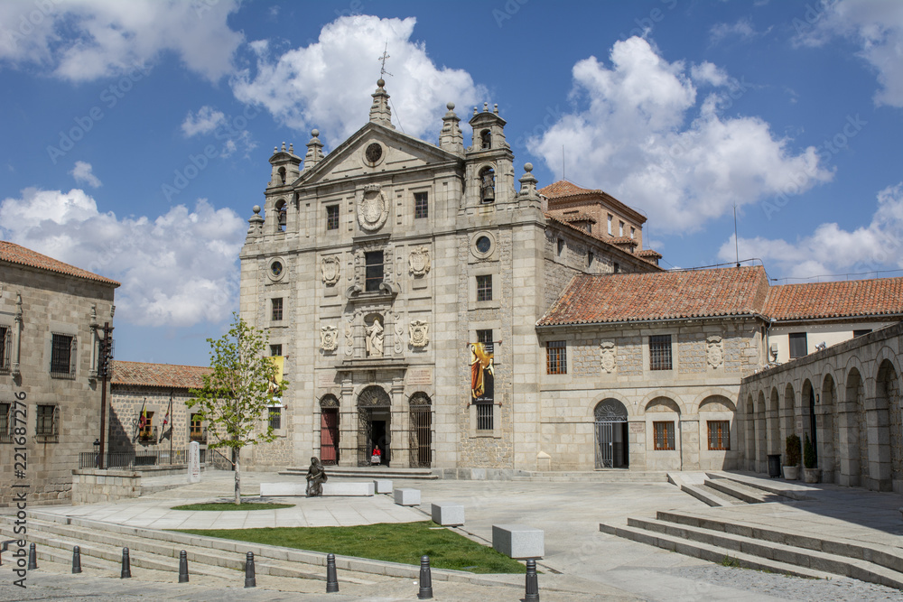 Fachada del convento de Santa Teresa de Jesus  en la ciudad de Ávila