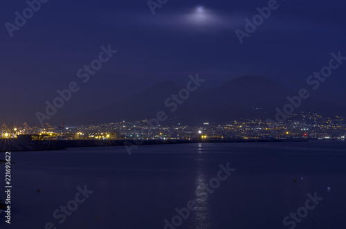 Blick von Neapel auf den Vesuv, Italien