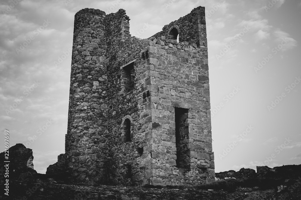 Abandoned engine house at Wheal Coates - black and white Abandoned engine house at Wheal Coates - black and white