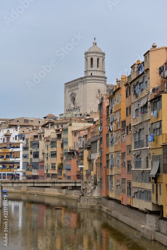 girona ジローナ オニャル川の住宅群