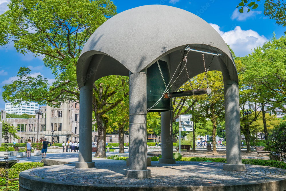 平和の鐘 広島平和記念公園 Stock 写真 Adobe Stock