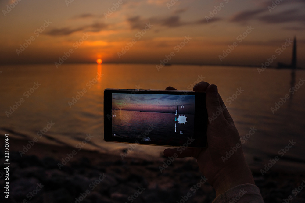 Fototapeta premium The hand is holding smartphone
