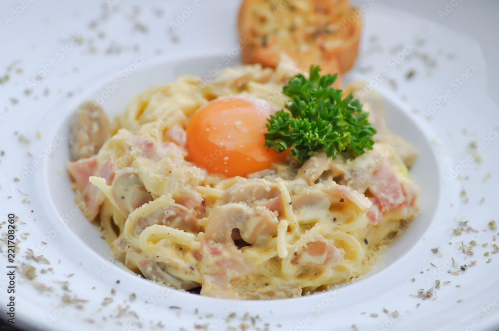 spaghetti with ham and mushroom or spaghetti carbonara spaghetti with ham and mushroom or spaghetti carbonara