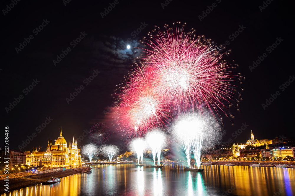 Naklejka premium Firework over Danube river in Budapest, Hungary