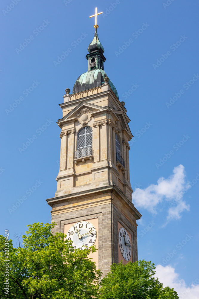 Kirchturm und Turmuhr der Georgenkirche in Eisenach, Thüringen