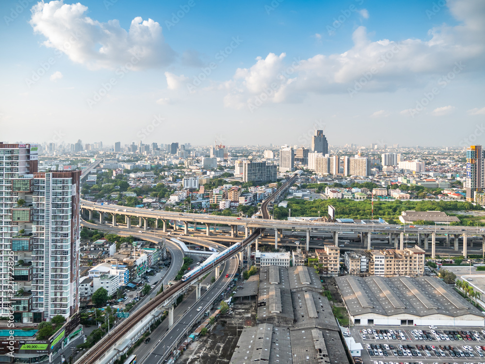Obraz premium Aerial view of city, Landscape of Bangkok city skyline in Aerial view with skyscraper, with beautiful sky, Bangkok at night time, Bangna Bangkok, Thailand.