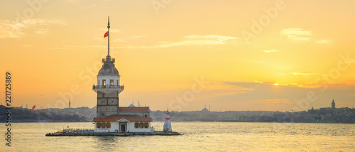 Canvas Print Panorama of  the Maiden's Tower in Istanbul, Turkey