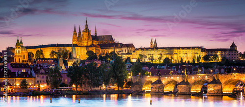 Obraz na płótnie Amazing Prague castle at sunset w salonie