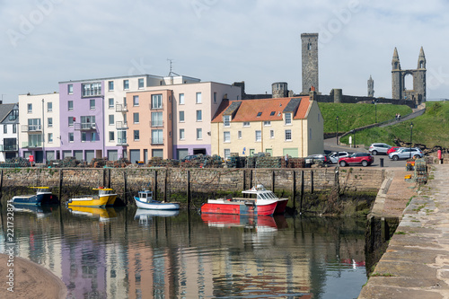 Obraz na plátne Harbor with fishing ships and skyline with ruin cathedral St Andrews, Scotland