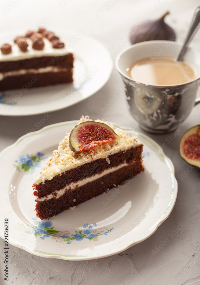 Chocolate cake with hazelnuts and figs Chocolate cake with hazelnuts and figs
