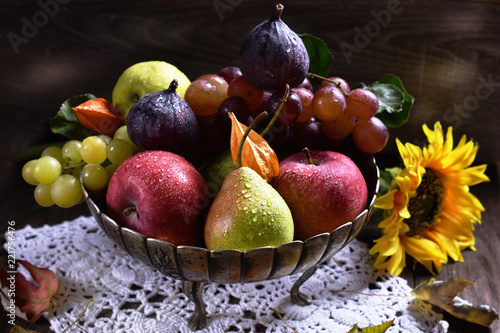 Fototapeta Naklejka Na Ścianę i Meble -  autumn fruits still life