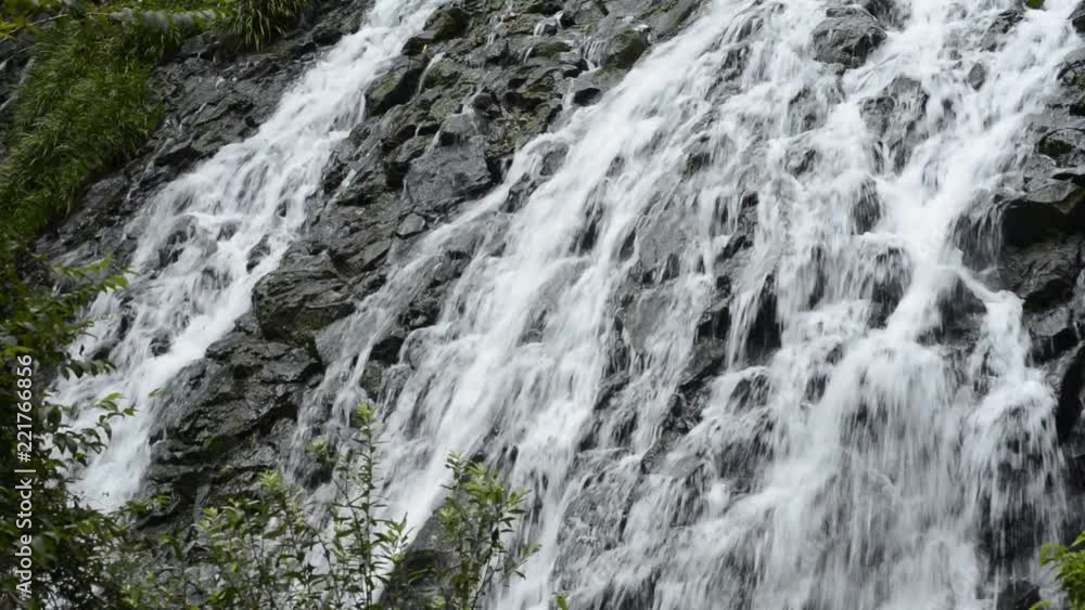 鹿目の滝(平滝)のアップ 鹿目の滝(平滝)のアップ