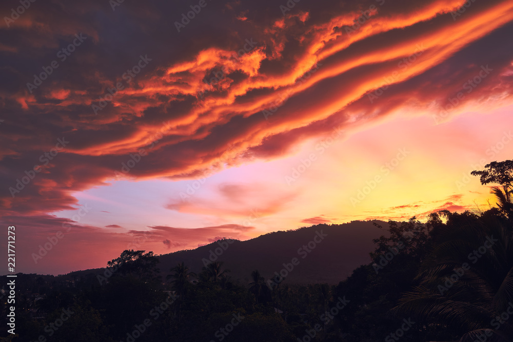 Dramatic clouds against the backdrop of mountains at sunset on a tropical island. 4k time lapse
Dramatic clouds against the backdrop of mountains at sunset on a tropical island. 4k time lapse