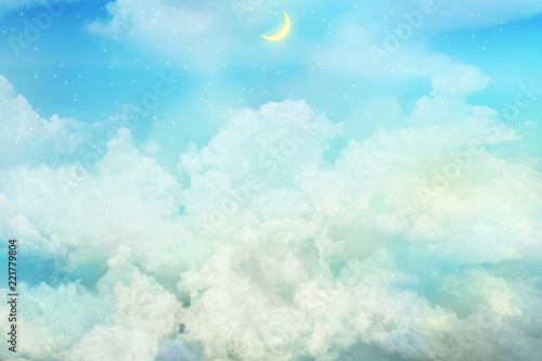 満天の星空に浮かぶ雲と新月 © krarte