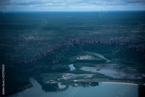 Veduta aerea della costa in un ambiente selvaggio e sconfinato - Kimberley - Western Australia