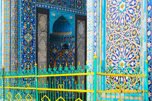 Konstfotografi Wall ornament of the Cathedral mosque of colored tiles