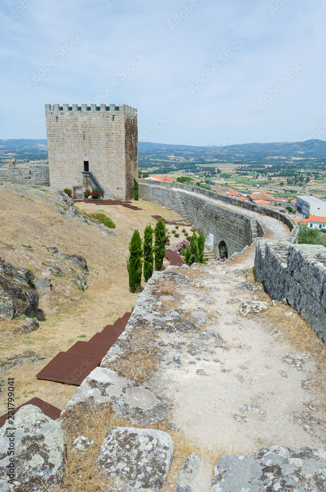 Muralla y Castillo de Celorico da Beira. Portugal.