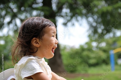 2歳の女の子　横顔 photo