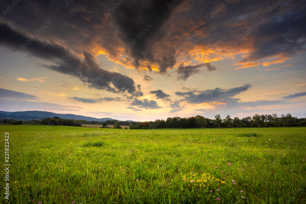 Obraz premium Red sky landscape