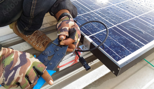 worker connection cable of solar panel