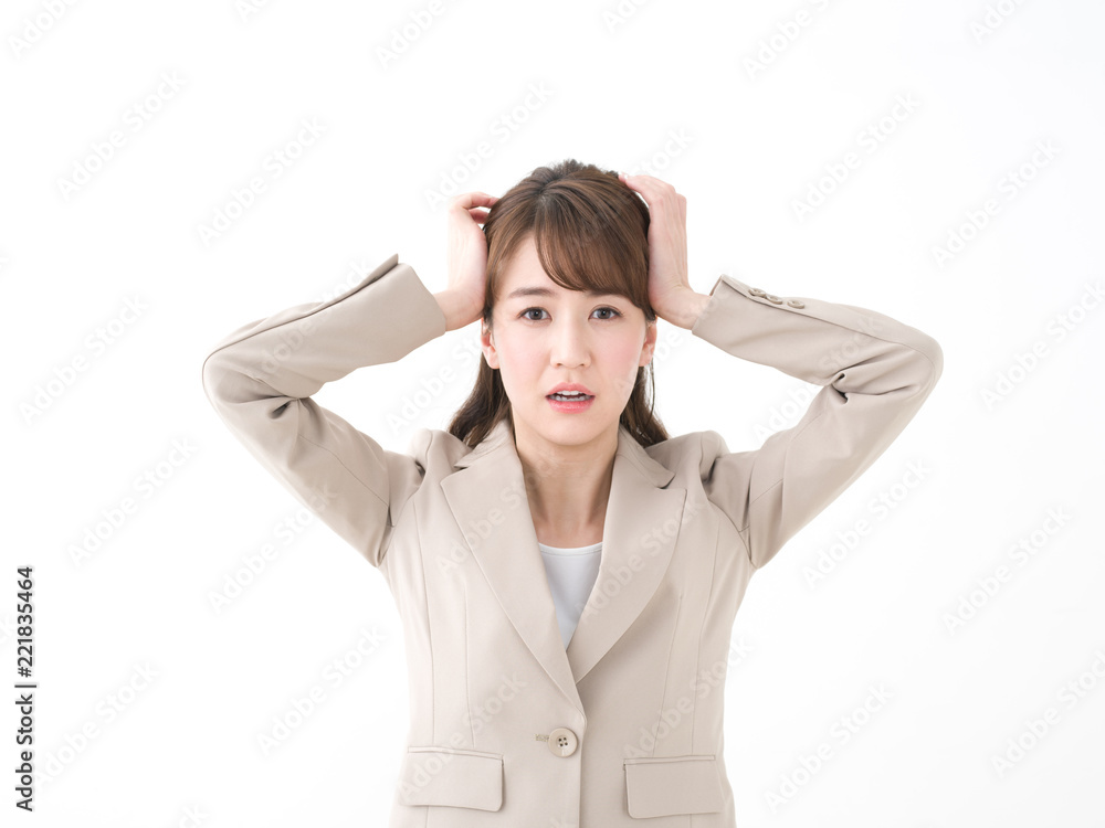 悩む女性 悩む女性