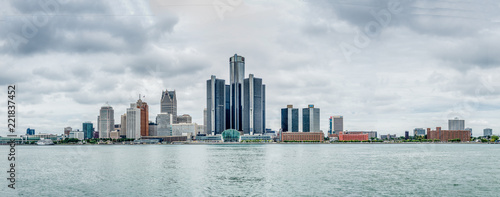 Building of General Motors near river Detroit © Benjamin Gelman
