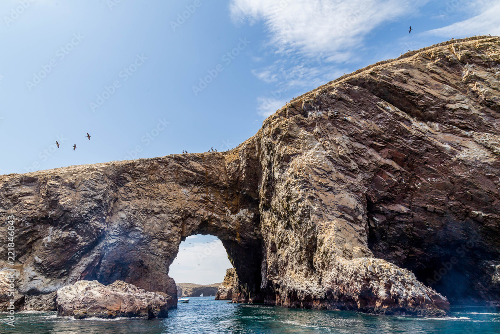 Arche îles Ballestas Pérou Ica Paracas Lima Paysage excursion visite tour  foto de Stock | Adobe Stock