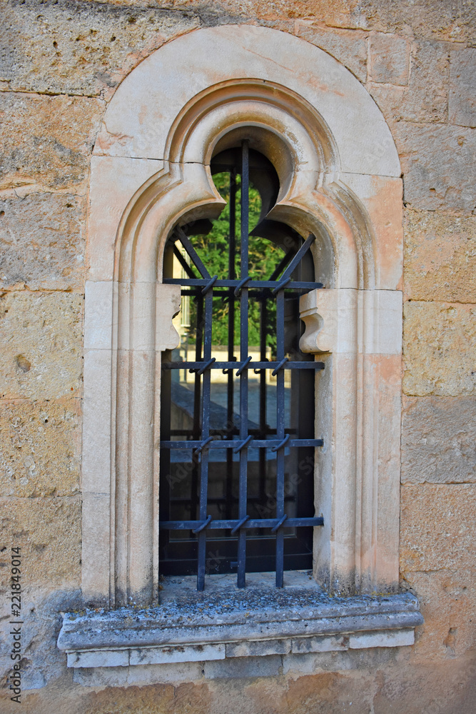 Italy, Gioia del Colle, Norman-Swabian Castle, 9th century. Detail of windows. Italy, Gioia del Colle, Norman-Swabian Castle, 9th century. Detail of windows.