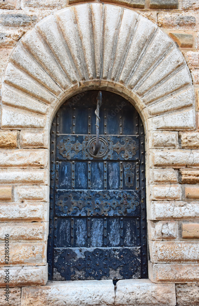 Italy, Gioia del Colle, Norman-Swabian Castle, 9th century. Entrance from the external walls.